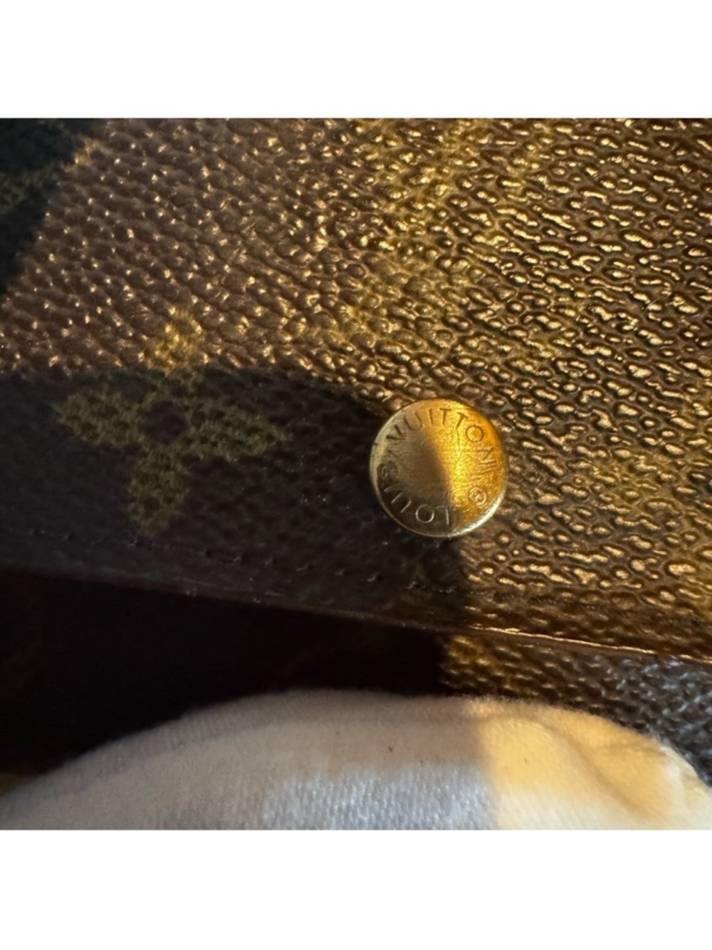 Louis Vuitton Monogram Porte
Monnaie Plat Coin Purse Wallet
Brown/vintage 2001 - Picture 5 of 14